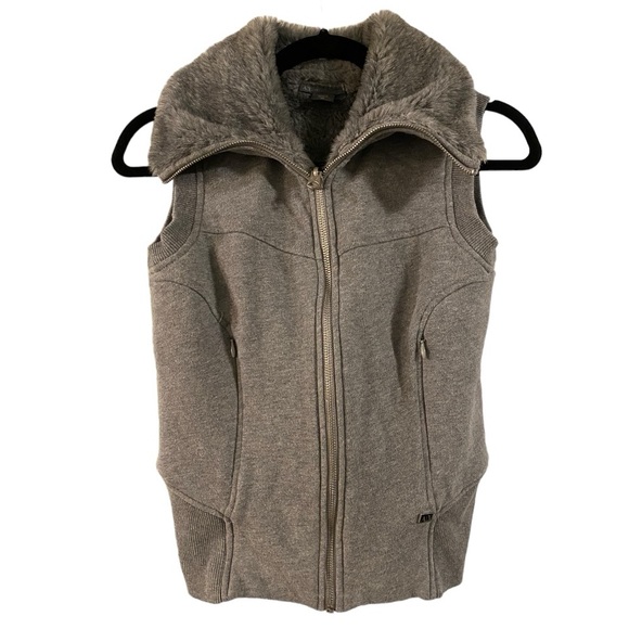 Armani Exchange Reversible Sweater Vest, Faux Fur Grey Knit, Size XS - Picture 9 of 10